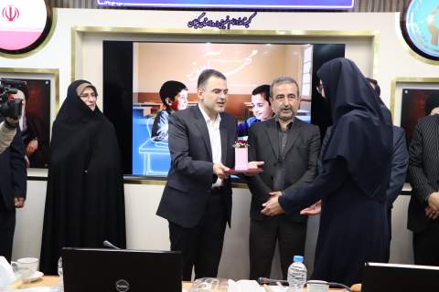 مراسم تجلیل از معلمین خیر ونیکوکار به مناسبت دهه کرامت و گرامیداشت هفته معلم برگزار شد