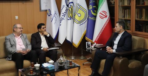جلسه سیدمجتبی جلالی پور "مدیرکل کمیته امدادامام خمینی(ره) استان گیلان" با معاون و مدیر مرکز پایش فقر